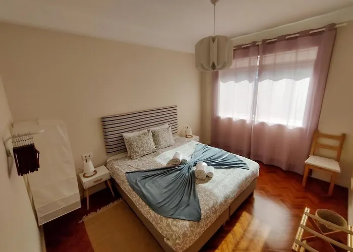 ホームステイ Salty Swell ポルト